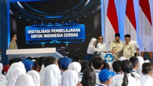 Prabowo Luncurkan Program Digitalisasi Pembelajaran 2025, Tandai Awal Distrubusi Smartboard 