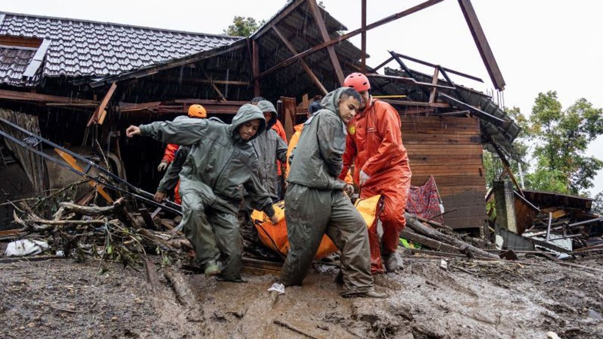 23 Warga Meninggal Akibat Banjir-Longsor di Sumbar, Pengungsi Capai 69 Ribu Orang 