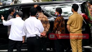 Intip Sopannya Mas Gibran Bertemu Ayahnya Presiden Jokowi, Netizen: Tahu Diri dan Posisi, Mantap!