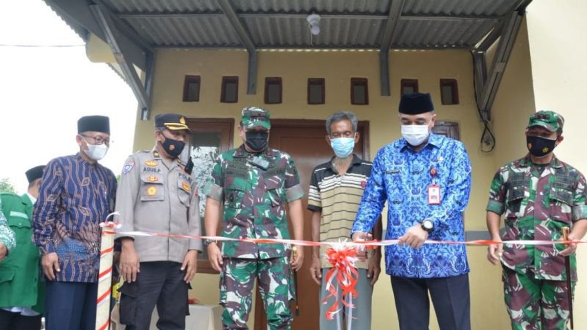 Tangerang Regency Government - TNI Hands Over Habitable Houses For Residents In Tangerang