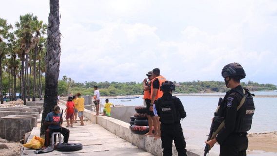 Routine Patrols At Tourist Locations During Eid Holidays, NTT Brimob Hopes It Can Provide A Feeling Of Security And Comfort For Tourists