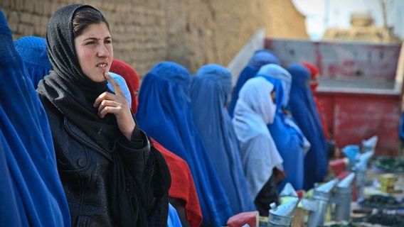 Les Talibans Interdisent Aux Femmes De Retourner à L’enseignement Secondaire, Mais Autorisent L’université Avec Des Règles Strictes