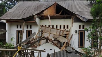 強いショックで被害を受けた家の5秒バンテン地震