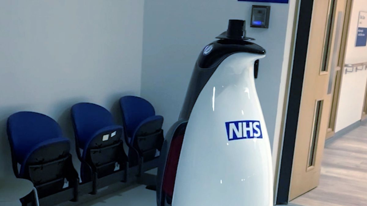 米尔顿，一个具有自动驾驶技术的机器人，能够在医院运送药物