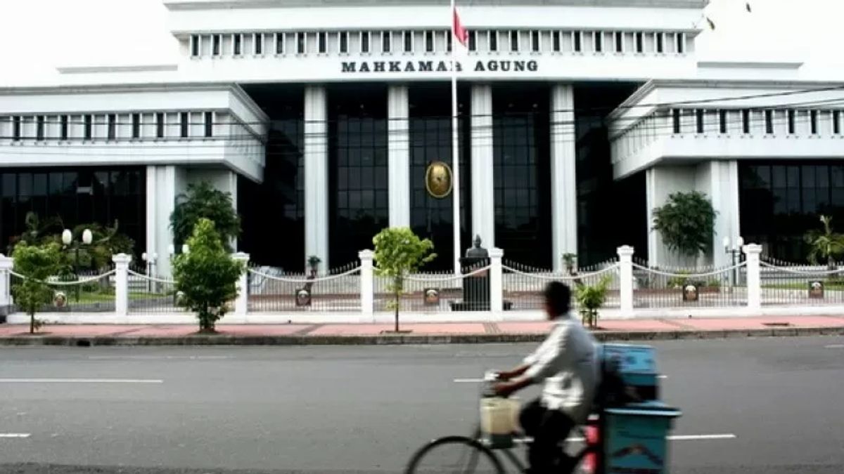 最高裁判所は、トム・レンボン事件の裁判官を直ちに審査する