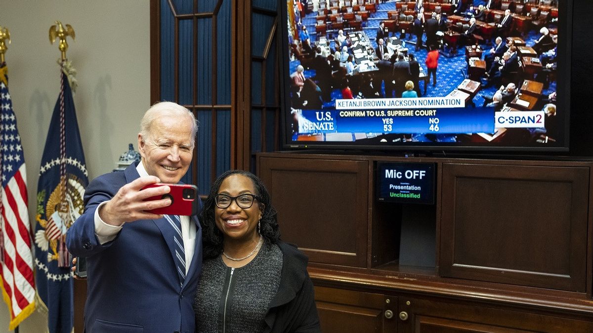 Three Republican Politicians Support Democrats, Jackson Makes History Elected As First Black Supreme Court Justice