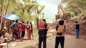 由于瓦卡西胡的山体滑坡，通往安汶市的线路被切断，马鲁古PUPR办公室放弃了重型设备