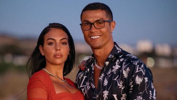 Di Tengah Rumor Kepindahan Cristiano Ronaldo, Georgina Rodriguez Pamer Penampilan Baru yang Bikin Pengikutnya Tercengang