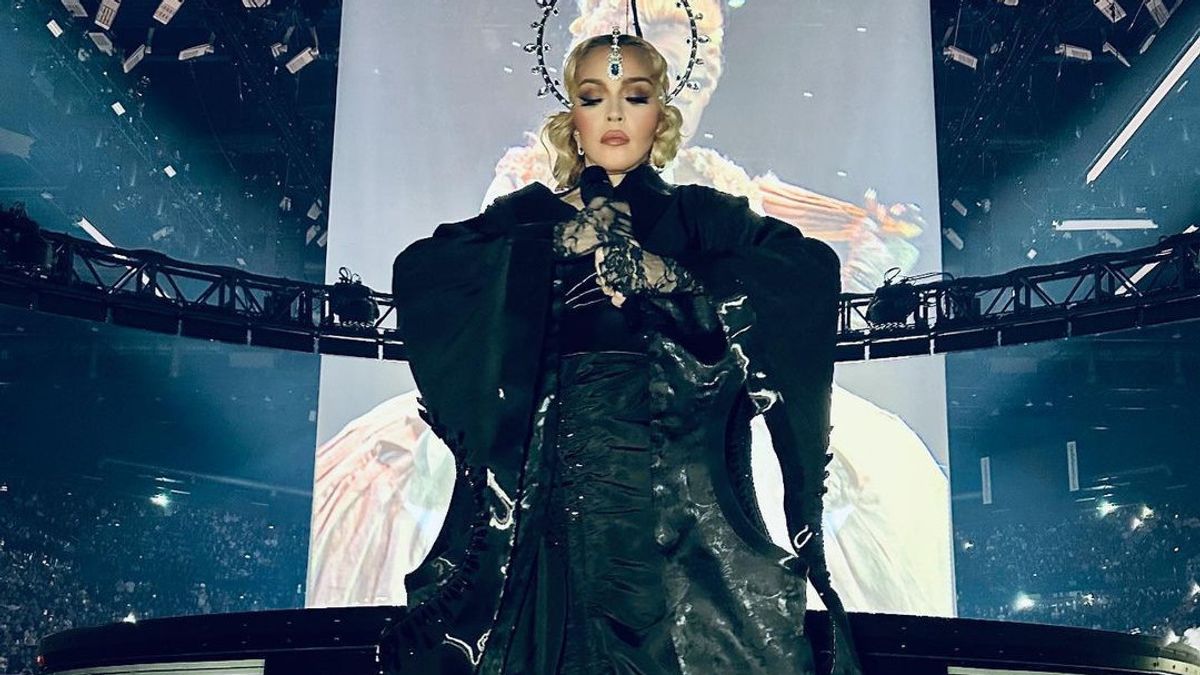 Madonna Apologizes To Fans In Toronto For SAYing 'Are You Ready, Boston?'