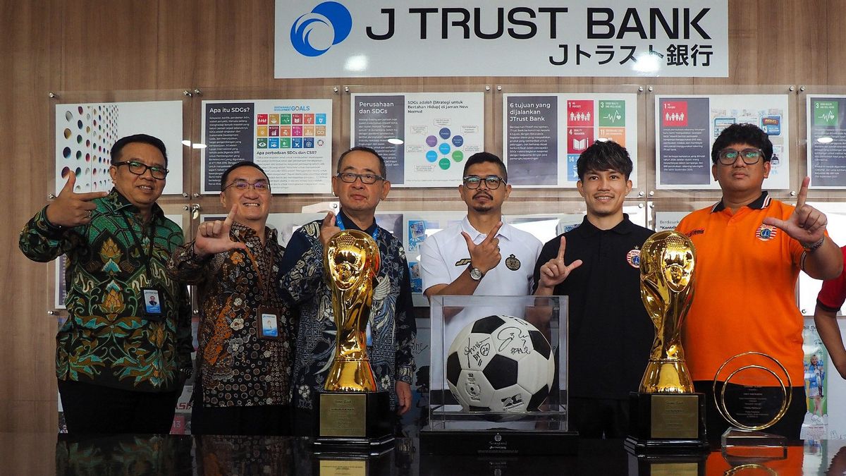 J Trust Bank Launches Co-Branding Debit Card For Jakmania