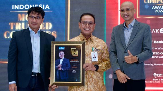 Direktur Keuangan dan Strategi Bank DKI Raih Most Popular CFO Awards 2024