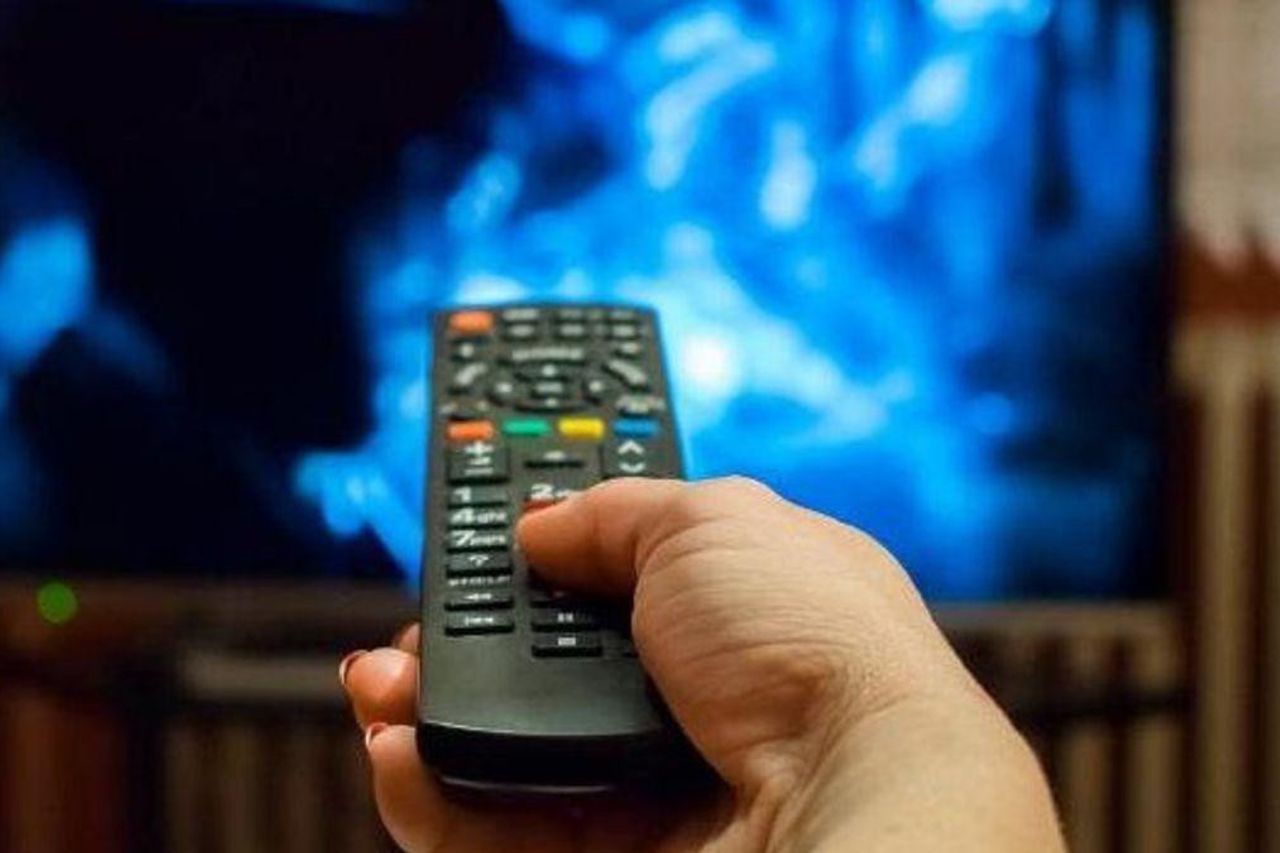 政府は死んだアナログテレビを注入します、これらはデジタルテレビの長所と短所です