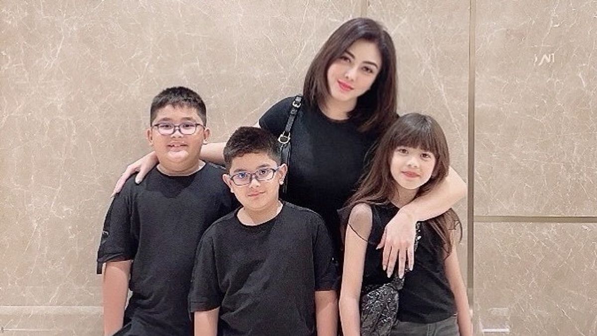 Dhena Devanka Akui Nikmati Momen Lebaran Sebagai Single Mom