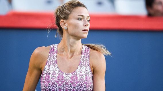 Kontroversi Petenis Seksi Camila Giorgi: Dulu Berpose dengan Lingerie, Sekarang Main Pakai Baju Berlogo Perusahaan Peralatan Dapur