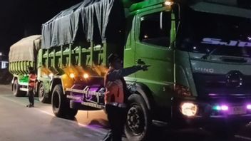 Due to Damaged Roads in Bengkulu, 22 Coal Transport Vehicles Exceeding Capacity Are Ticketed by Joint Team