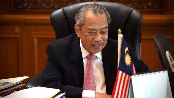 马来西亚前总理慕尤丁被拘留，将被控多项与腐败和洗钱有关的指控