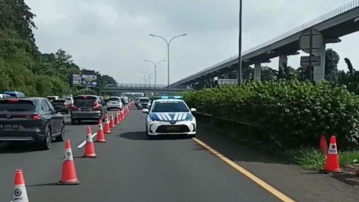 Contraflow Implemented From KM 21+850 Jagorawi Toll Road Towards Jakarta Today