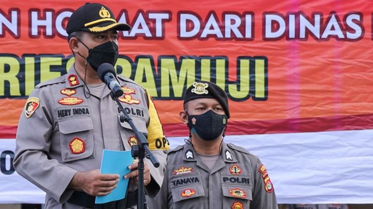 Ne Pas Entrer Au Travail 30 Jours, Le Personnel De Police Du Centre De Lombok Bripka Aries Pamuji Licencié