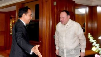 佐科威赞赏菲律宾对印尼国防装备产品的信任