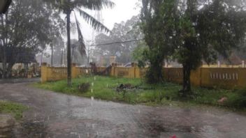 BMKG : Waspadai Angin Kencang Diiringi Hujan di Kotawaringin Barat Sepekan ke Depan
