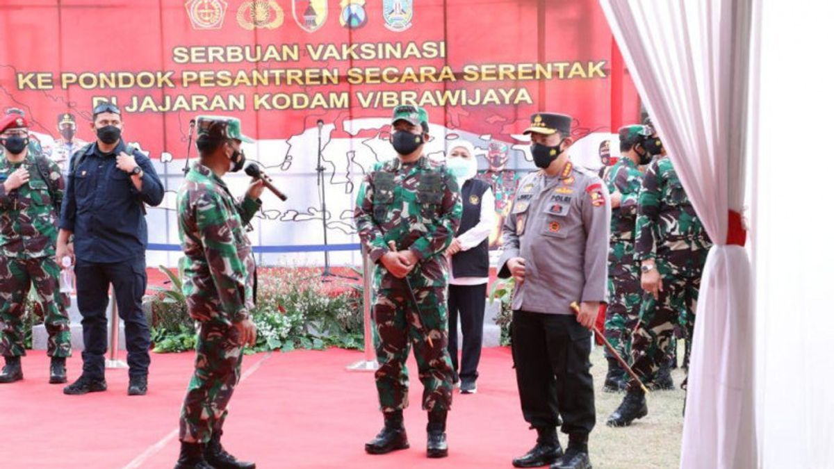 Sambangi Ponpes Tebuireng Jombang, Panglima TNI: Kiai Berperan Penting Bantu Pemerintah Tangani COVID-19