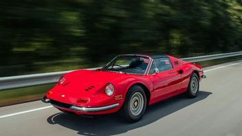 La Ferrari Dino 246 GTS 2022 appartenant à un chanteur chœur à la vente aux enchères