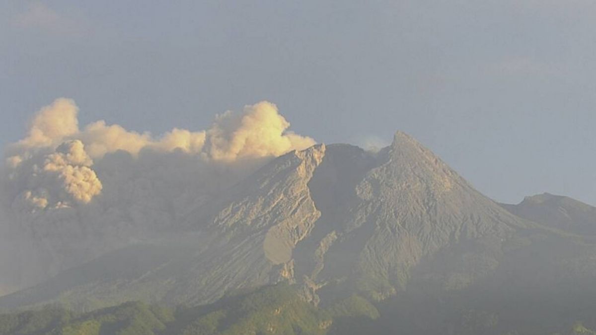 Awan Panas Gunung Merapi Meluncur Sejauh 3.000 Meter