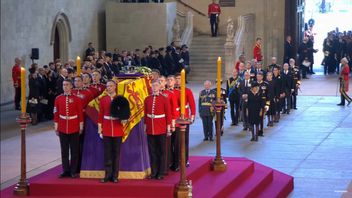 Queen Elizabeth II's Petition Brings From Buckingham Palace To Westminster Hall, Accompanied By King Charles III And The Royal Family