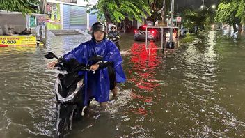 The Weather Of EKstrem, Semarang Surrounded By Floods And The Pantura Route To Surabaya Is Entertained