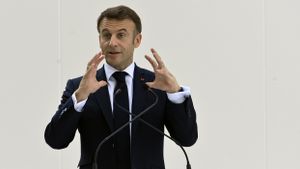 Presiden Macron Izinkan Prancis Bangun Kapal Induk Baru Bertenaga Nuklir