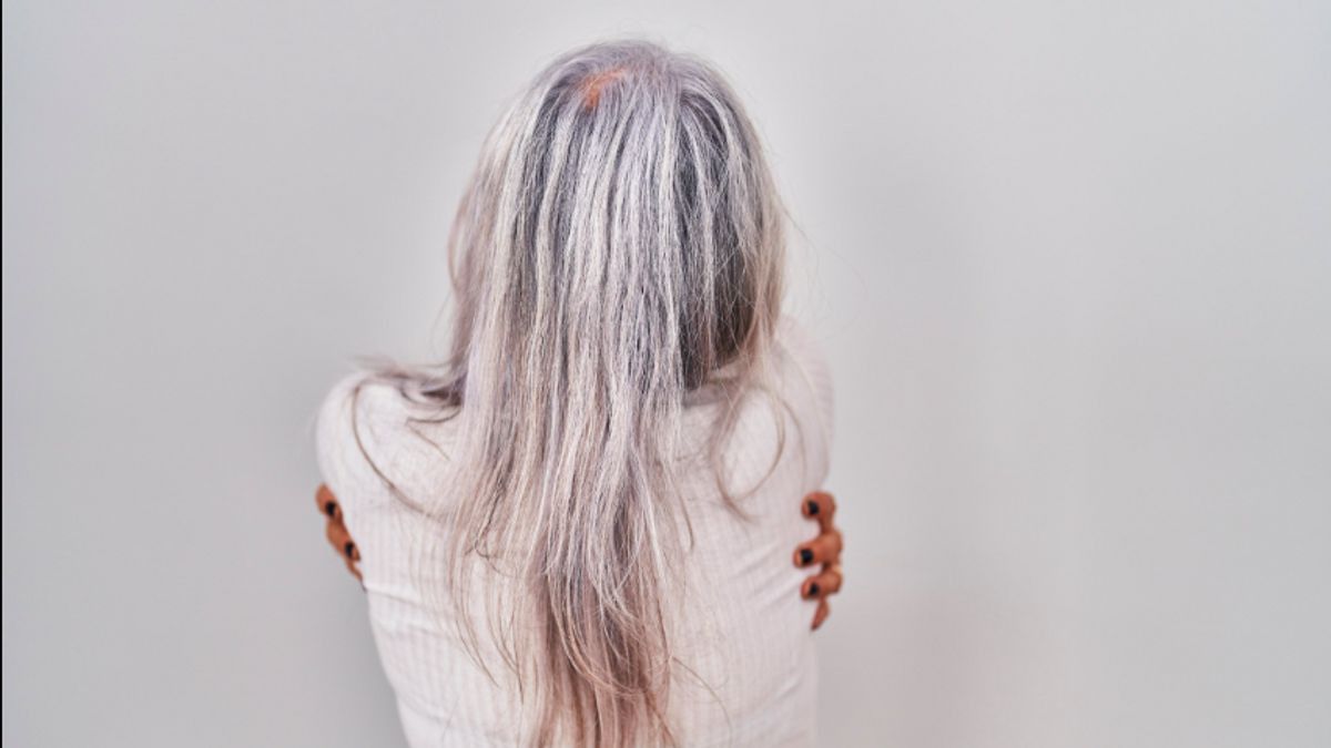 6 Ways to Care for Gray Hair to Keep It Shiny