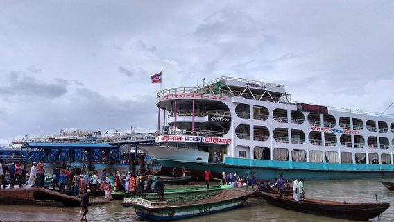 Waves As High As 4 Meters With The Highest Potential For South Java-East Java Waters, Feri Ship Activities Asked To Be Alert