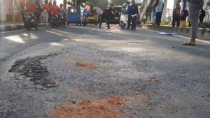 Pemkot Jaktim Perbaiki Jalan Bergelombang di Jatinegara Setelah pengendara Motor Tewas Terjatuh