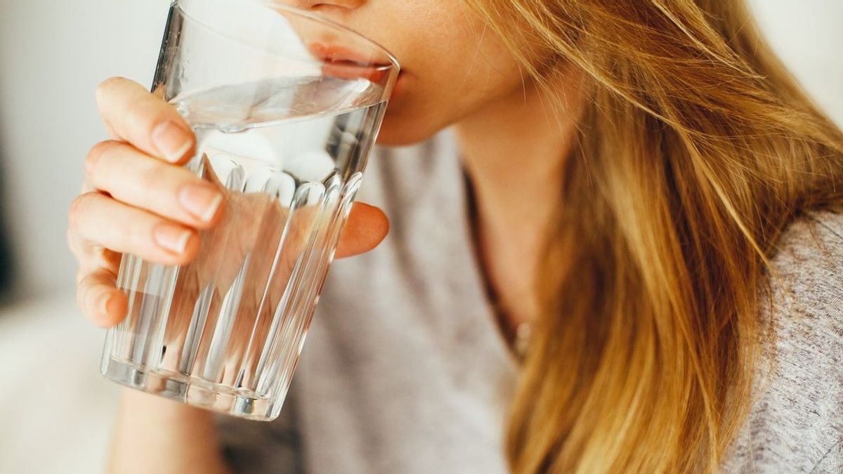 6 Manfaat Minum Air Panas Bagi Kesehatan Tubuh, Lakukan Secara Rutin setiap Harinya