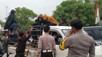 عشرات من بونيك فرقتهم الشرطة في ملعب ويباوا موكتي سيكارانغ بيكاسي