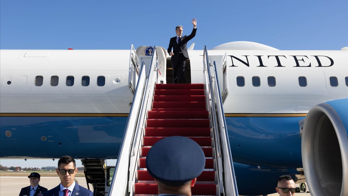 There is an Oxygen Leak, US Secretary of State Antony Blinken's Plane is Prohibited From Flying in Switzerland