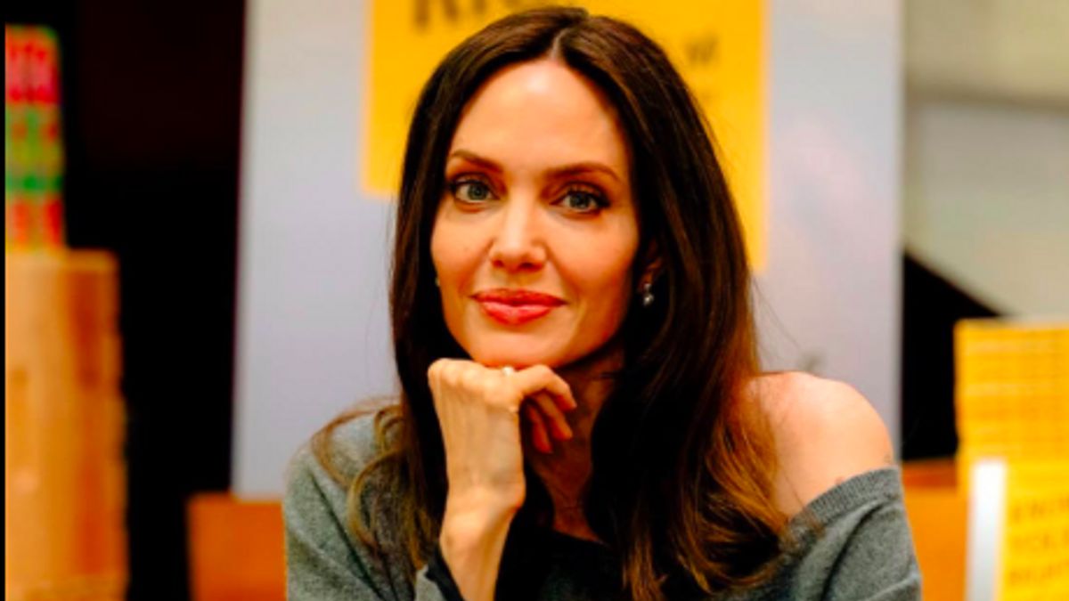 Angelina Jolie Bicara Gamblang soal Mastektomi, Dorong Kesadaran Kanker Payudara