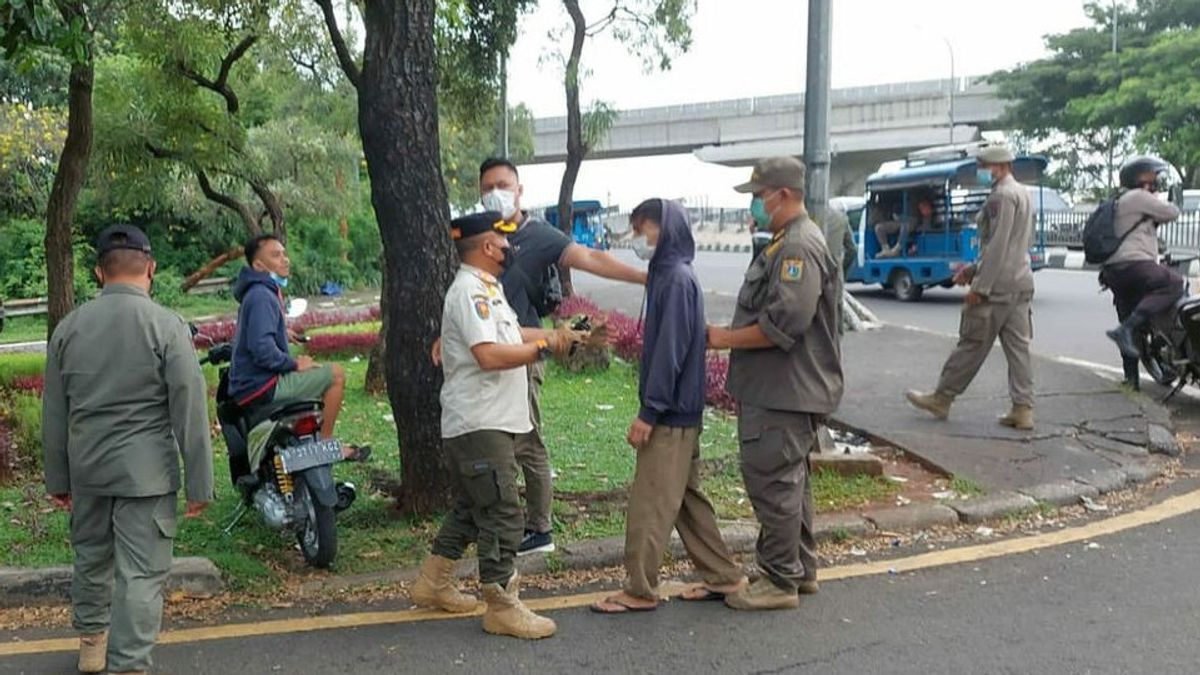 In 1 Month, 75 PMKS Caught By Central Jakarta Social Service Officers