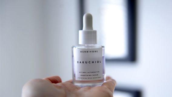 Perbedaan Bakuchiol dan Retinol yang Sama-sama Dipakai untuk Mempercantik Kulit Wajah