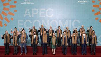 Japanese PM Ishiba Did Not Take Part In The Photo Session With APEC Because He Was Stuck In Traffic After Pilgrimage To Alberto Fujimori's Grave