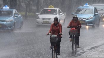 Jeudi 28 mars, prêt aux parapluies! La pluie va toréer Jakarta