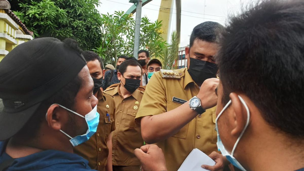  Didemo, Wali Kota Bobby Nasution Berdialog dengan Pengunjuk Rasa, Ada yang Tanya Janji Kampanye