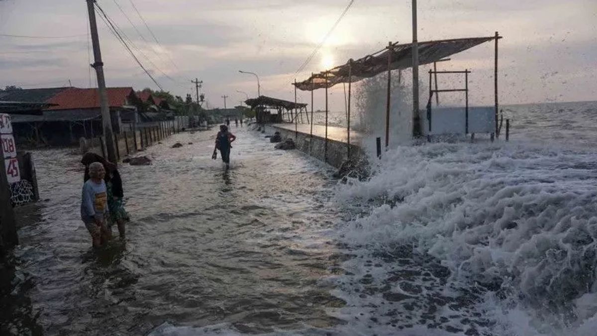 Tropical Cyclone Herman, Cianjur Coast Potentially Hit By Waves 5 Meters Until April 6