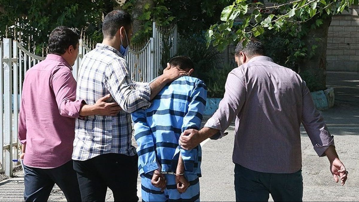弁護士が再調査を提出、イランは少年の抗議者の死刑を停止 