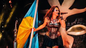 Sharon Den Adel Pertahankan Haknya Ekspresikan Pandangan Politik Lewat Lagu