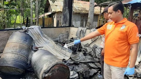 Vente De Carburant De Détail, 4 Shophouses à Simeulue Aceh Ludes Englouti Dans La Grande Flamme