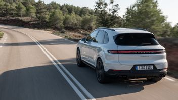 Porsche Perkenalkan Cayenne S E-Hybrid Versi CKD di Negeri Tetangga, Dibanderol Rp2 Miliaran