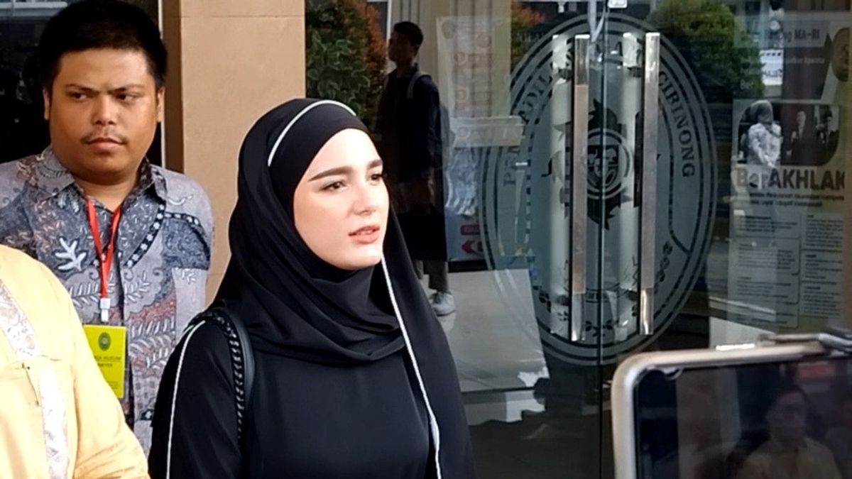 Aditya Zoni Absent, Yasmine Ow Present With A New Appearance At The Initial Divorce Session