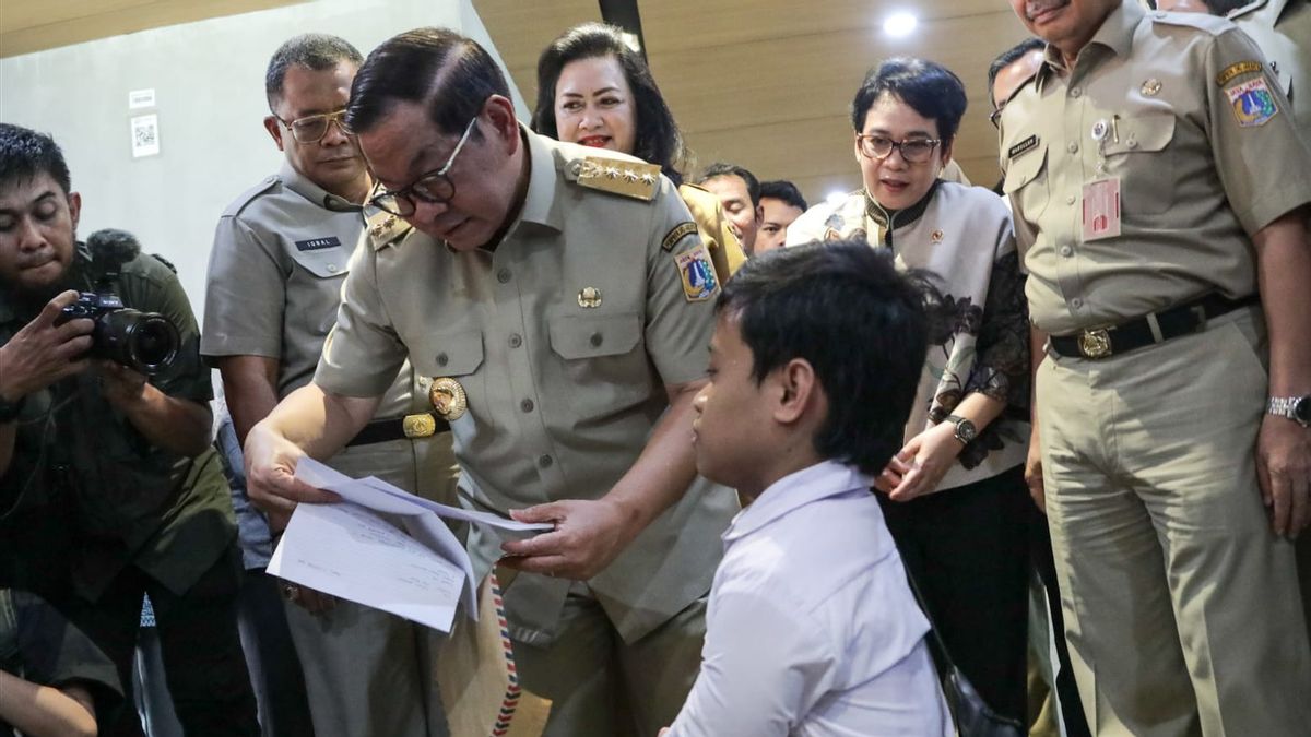 Zidan Penyandang Disabilitas Diterima Kerja di Transjakarta, Pramono: Saya Sendiri yang Mewawancarai 