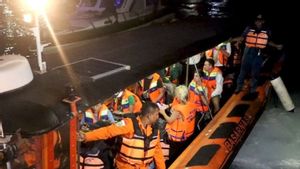 SARチーム、コモド国立公園エリアのカンダス観光船の乗客15人を避難させる